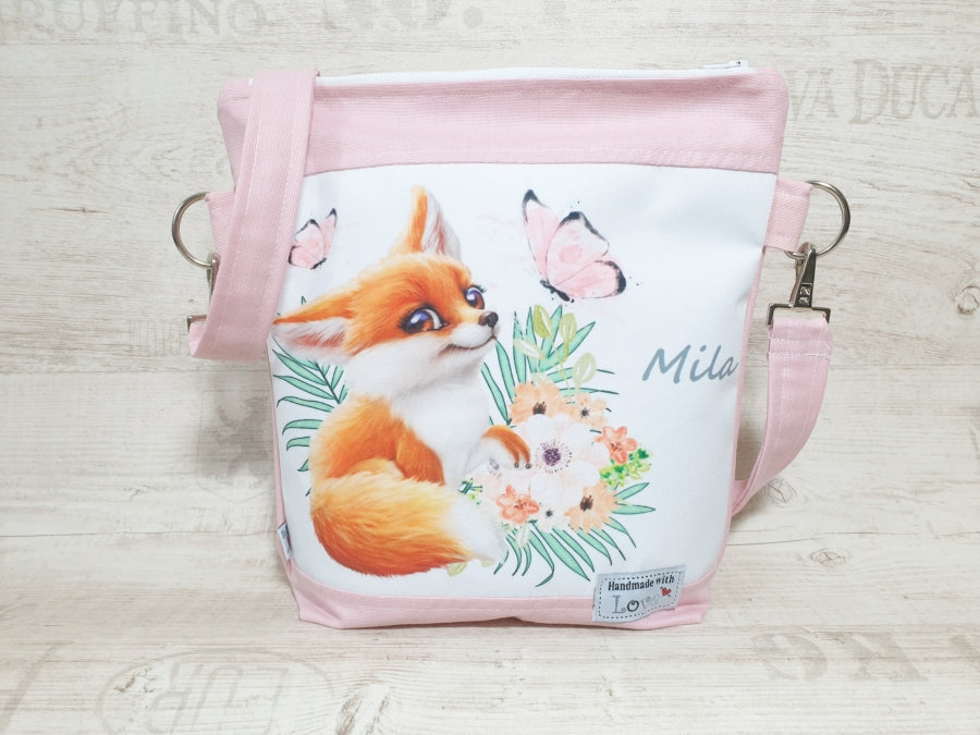 Kindergartentasche, Kindertasche  ganz individuell gestaltete Kindertasche. Es kann auf Wunsch ein Name mit aufgebracht werden Maße: 27cm/20cm breit 27cm hoch 8cm tief