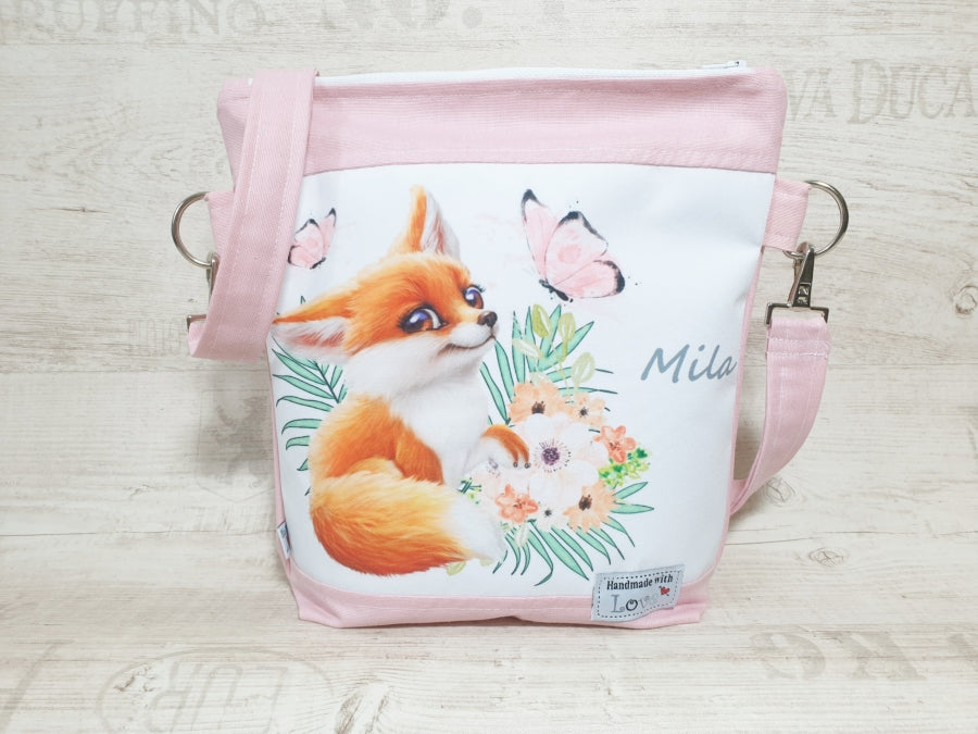 Kindergartentasche, Kindertasche  ganz individuell gestaltete Kindertasche. Es kann auf Wunsch ein Name mit aufgebracht werden Maße: 27cm/20cm breit 27cm hoch 8cm tief