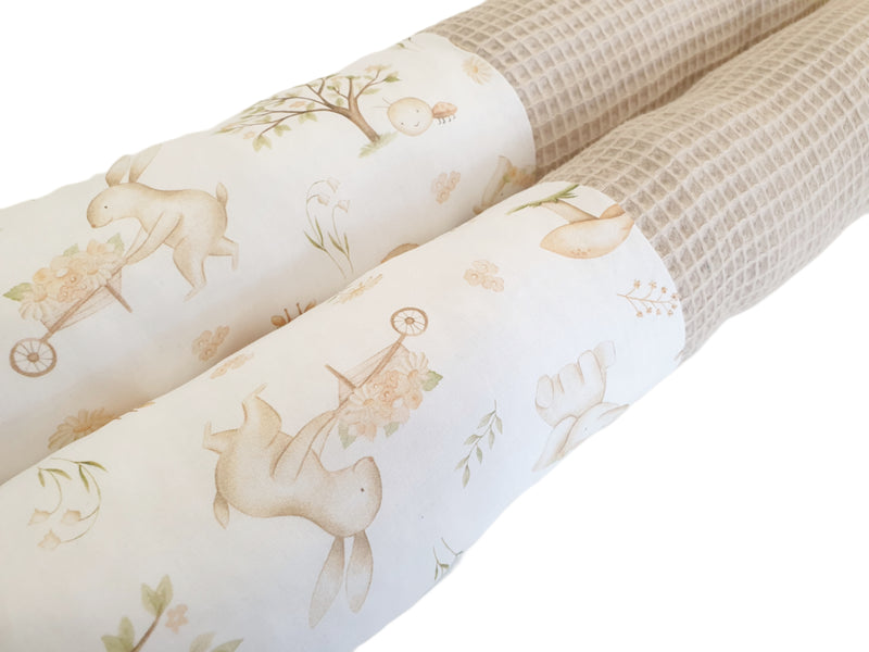 Bettschlangen, Limited Edition beige Tiere von Atelier MiaMia