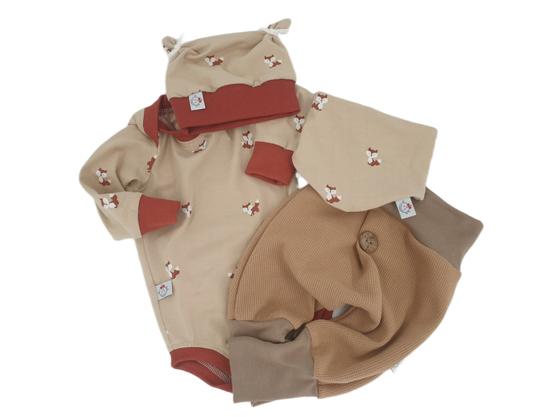 Coole Pumphose oder Babyset mit Knopf bis Gr. 140 dunkles beige von Atelier MiaMia