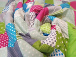 Kuscheldecke Patchwork Punkte Sterne mit Stickerei 1 von Atelier MiaMia