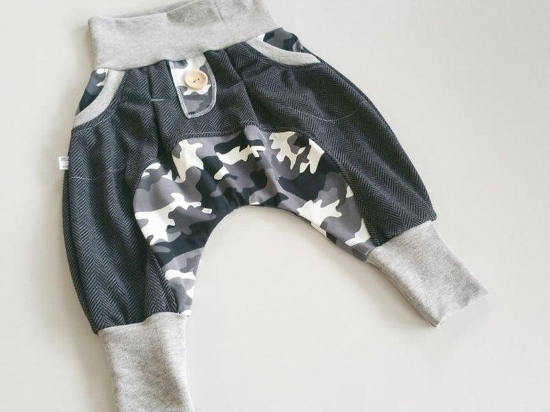 Atelier MiaMia - Popo Bloomers Gr. 46-110 also as a set with hat and scarf camouflage camouflage gray 10