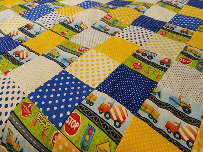 Atelier MiaMia coperta patchwork pois stelle automobili con ricamo 17