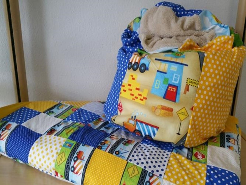 Kuscheldecke Patchwork Punkte Sterne Cars mit Stickerei 17 von Atelier MiaMia