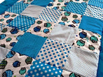 Kuscheldecke Patchwork Punkte Sterne Eulen Blau mit Stickerei 18 von Atelier MiaMia