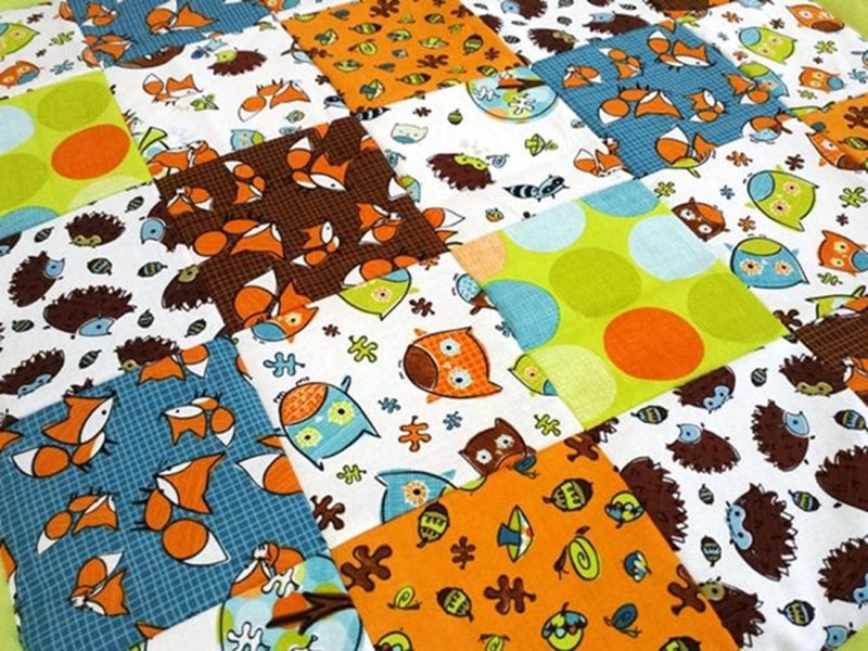 Kuscheldecke Patchwork Punkte  Waldtiere mit Stickerei 20 von Atelier MiaMia