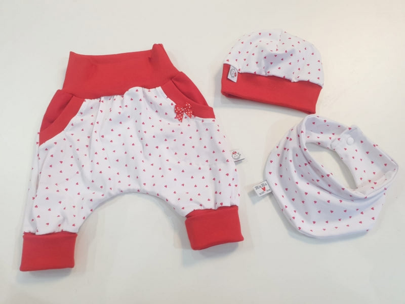 Coole Pumphose oder Babyset kurz und lang Herzchen rot 22 von Atelier MiaMia