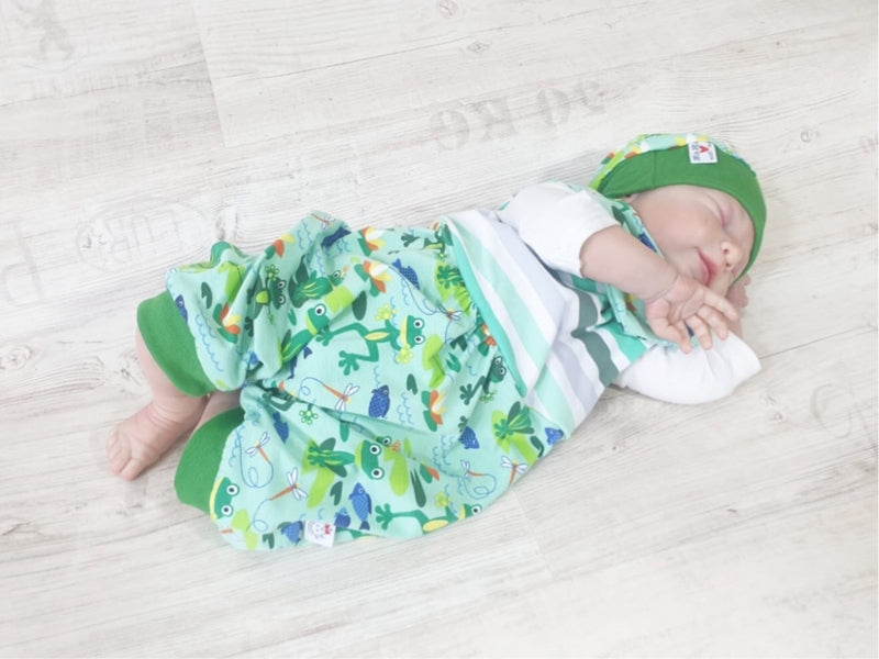 Atelier MiaMia onesie short and long also as a baby frog king green 228