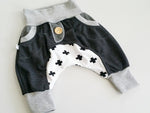 Atelier MiaMia - Popo Bloomers gr. 50-110 anche come set con cappello e sciarpa Black Crosses 3