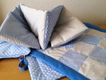 Kuscheldecke Patchwork Punkte Sterne Hellblau mit Stickerei 3 von Atelier MiaMia