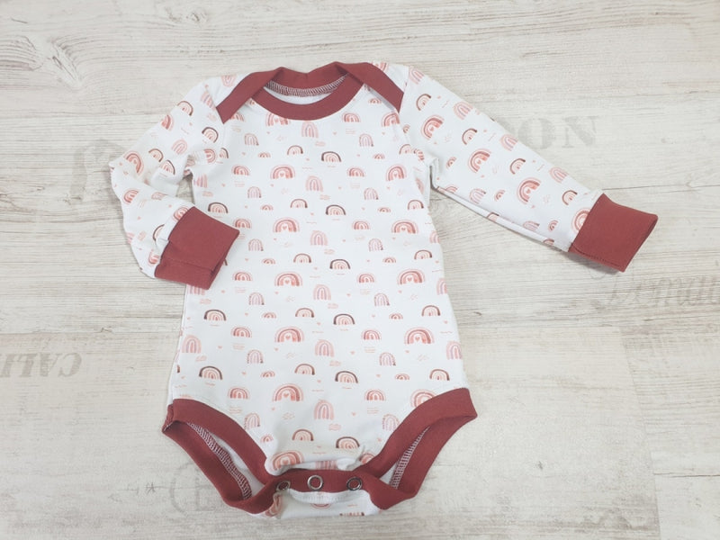 Body Atelier MiaMia a maniche corte e lunghe disponibile anche come baby set Rainbow Weiss Terra No. 3