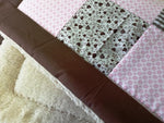 Kuscheldecke Patchwork Karo Muster Blumen Herzen Braun mit Stickerei 32 von Atelier MiaMia