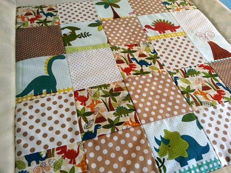 Atelier MiaMia coperta patchwork pois dinosauri vulcano beige con ricamo 35