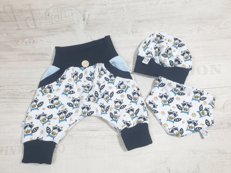 Coole Pumphose oder Babyset kurz und lang Waschbären Schwarz blau 48 von Atelier MiaMia