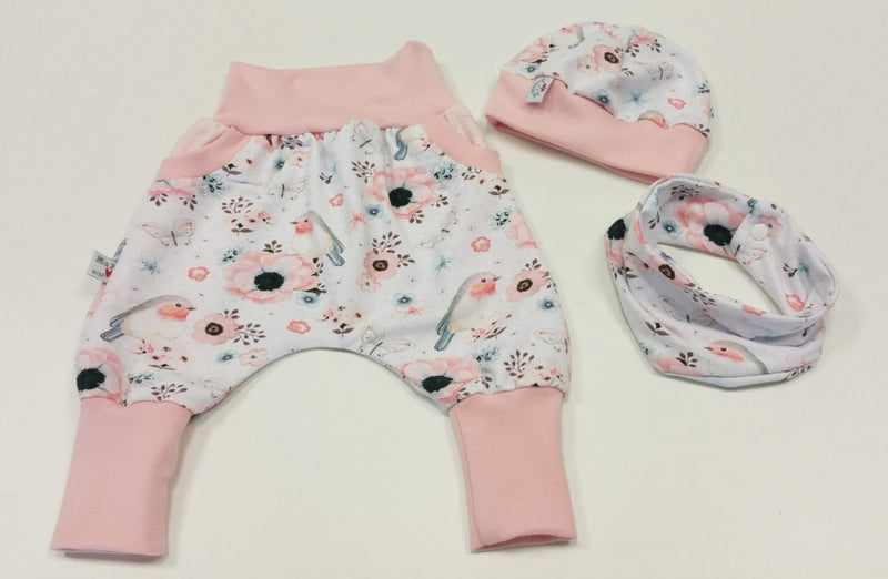 Coole Pumphose oder Babyset kurz und lang Rotkehlchen Creme 59 von Atelier MiaMia