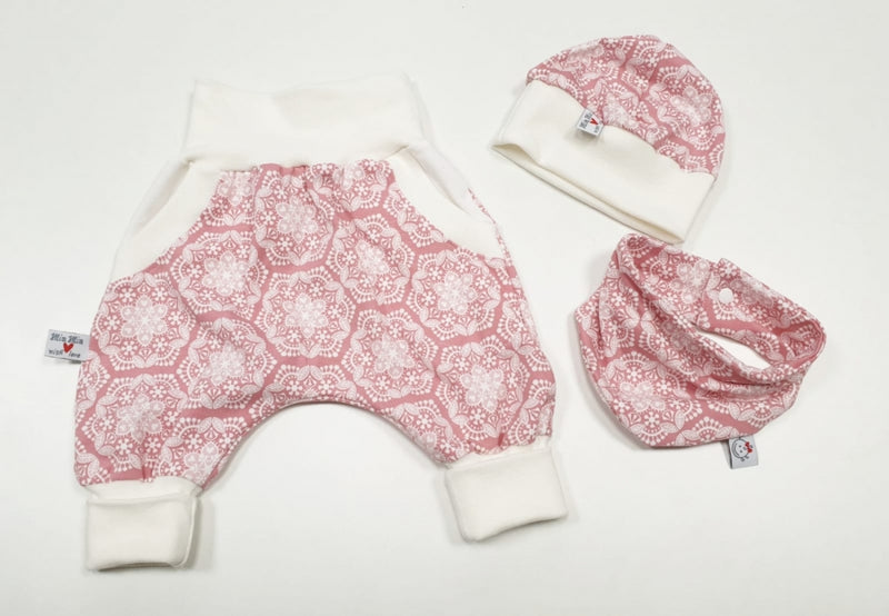 Coole Pumphose oder Babyset kurz und lang Ornamente rosa creme 65 von Atelier MiaMia