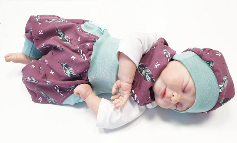 Coole Pumphose oder Babyset kurz und lang Federn Bordeaux Darkmint 68 von Atelier MiaMia