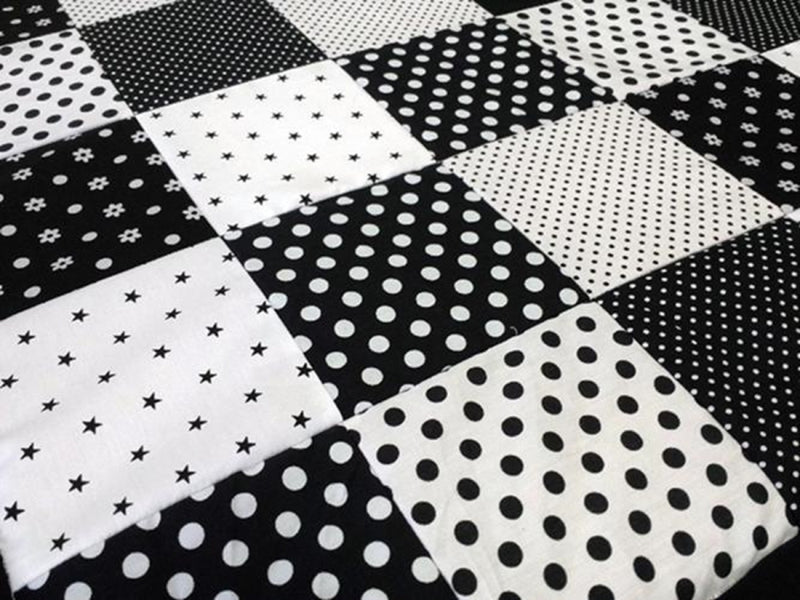 Atelier MiaMia coperta patchwork pois stelle nero bianco con ricamo 8