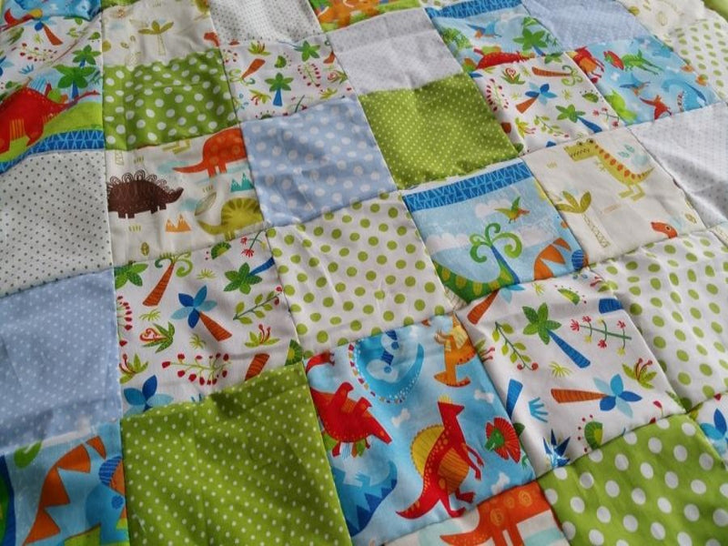 Atelier MiaMia blanket patchwork dots dinosaurs forest green with embroidery 9