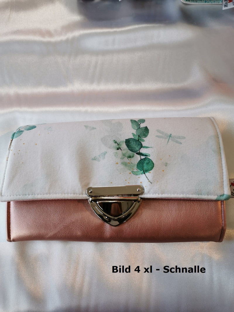 Geldbörse XL mit Schnalle  Blumenmuster Teilleder gold SOFORT VERFÜGBAR von Atelier MiaMia