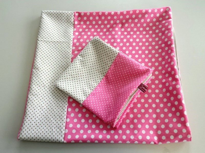 Atelier MiaMia bed linen in three sizes with plain fabrics Pink dots 1