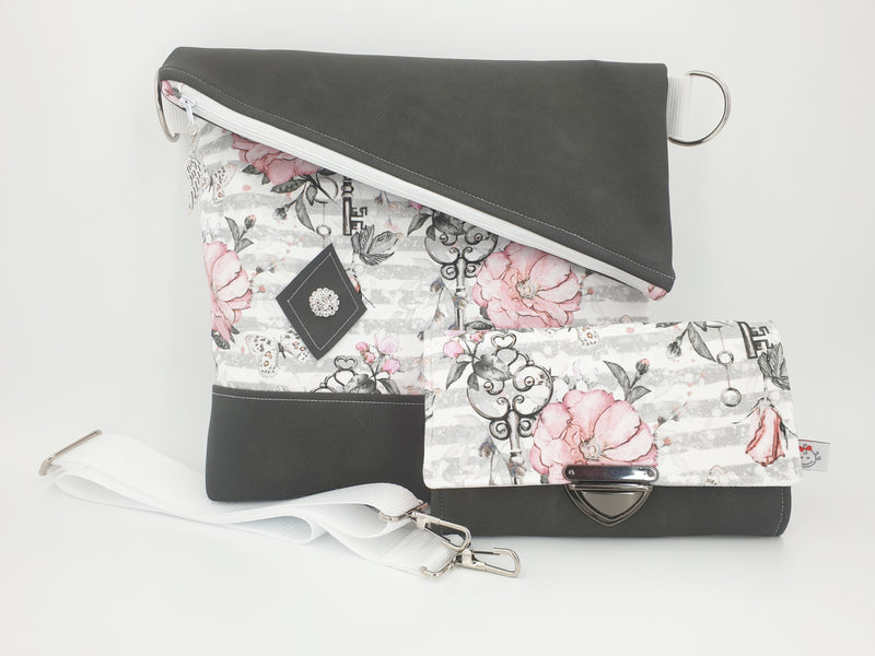 Handtasche Leder Rosen Schlüssel Streifen von Atelier MiaMia