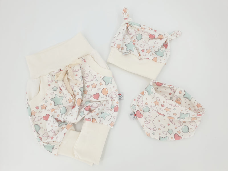 Pumphose oder Set Baby von 50-140 Designerbabyhose Wolken Herzchen von Atelier MiaMia