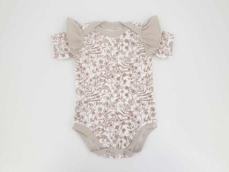 Atelier MiaMia body with short and long sleeves also available as a baby set flowers beige