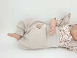 Atelier MiaMia Cool bloomers or baby set with button rib beige