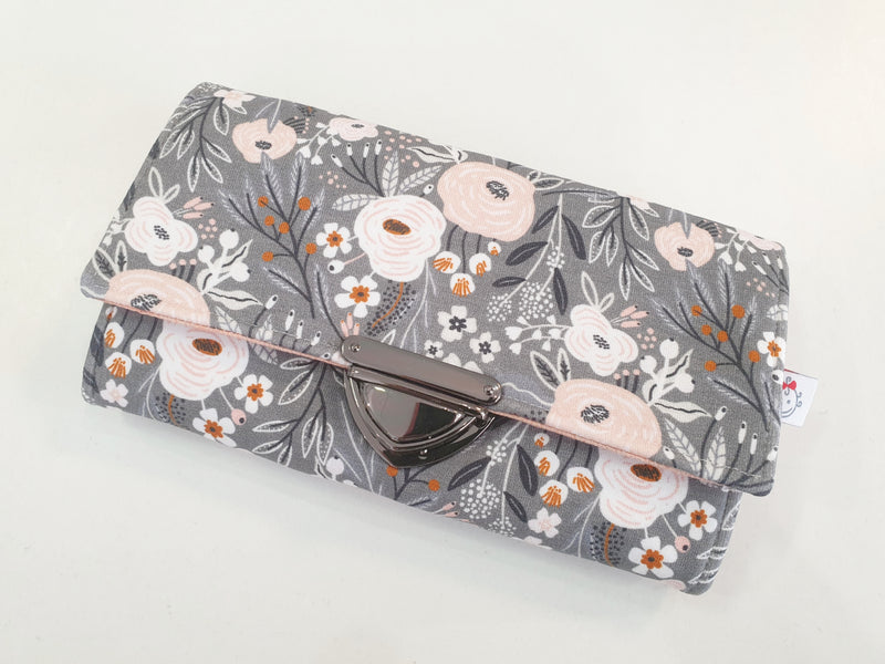 Atelier MiaMia purse flowers, gray aprico