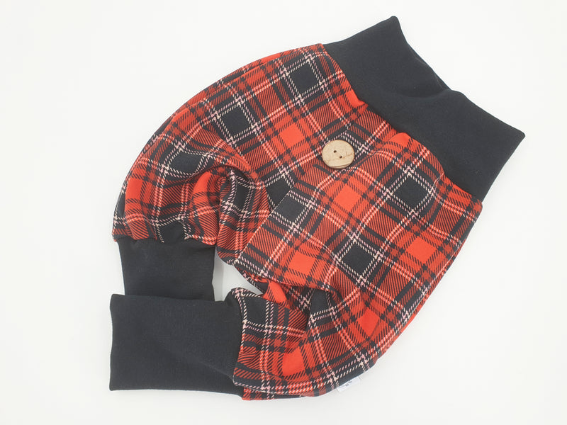 Atelier MiaMia Cool bloomers or baby set with button up to size. 140 plaid red black