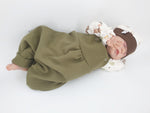 Latzstrampler kurz und lang auch als Baby Set Waffeljersey olive von Atelier MiaMia