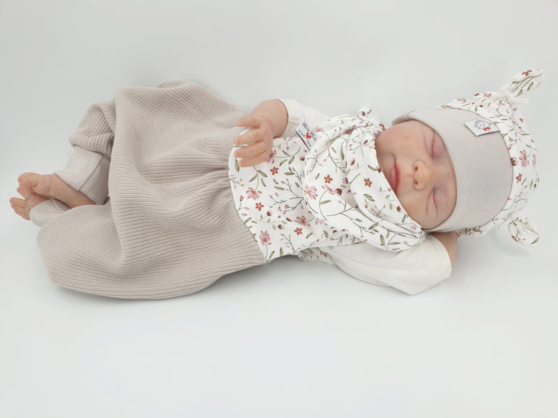 Strampler kurz und lang auch als Baby Set Strick Blümchen von Atelier MiaMia