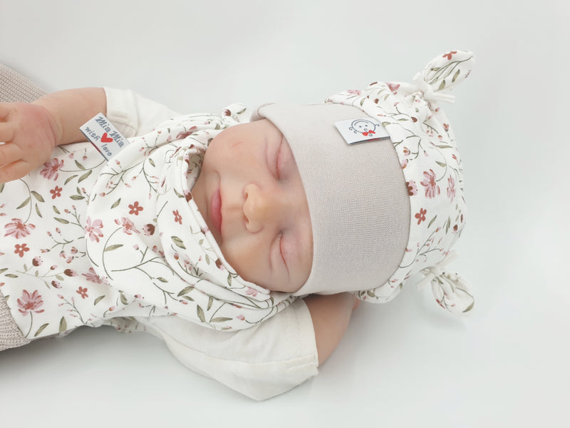 Strampler kurz und lang auch als Baby Set Strick Blümchen von Atelier MiaMia