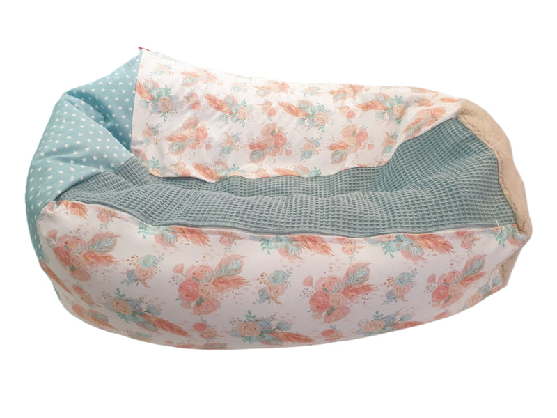 Babykissen, Kindersitzsack Blumen & Federn von Atelier MiaMia