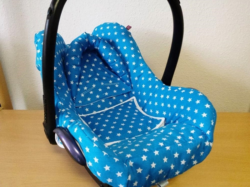 Kopfstütze blau, weiße Sterne oder Kopfstütze mit Sitzverkleinerung 8 von Atelier MiaMia