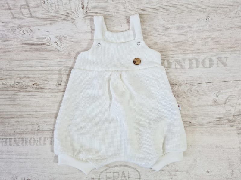 Latzstrampler kurz und lang auch als Baby Set Waffeljersey creme 10 von Atelier MiaMia