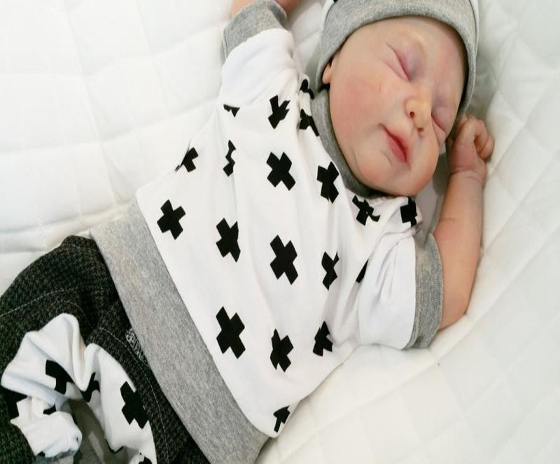 Hoodie Pullover swarze Kreuze 99 Baby Kind ab 44-122 kurz oder langarm  Designer Limitiert !! von Atelier MiaMia