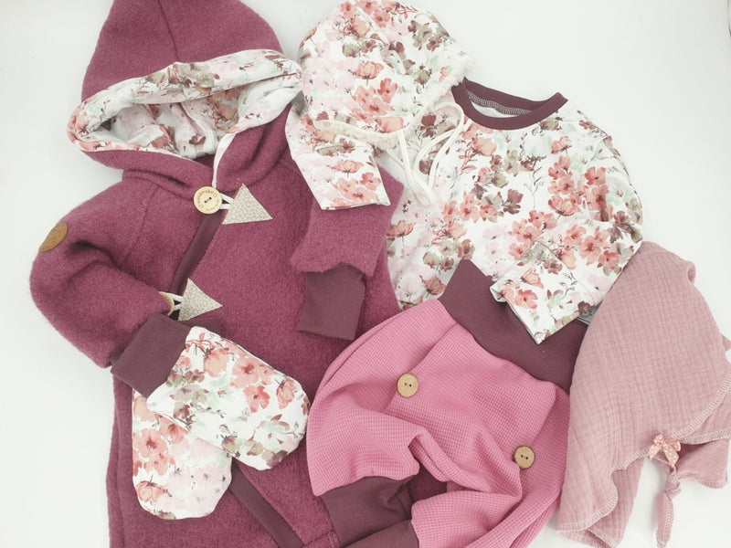 Walk - Overall Baby Kind von 50 bis 110 Designer Blumen Altrosa Walkoverall Walk W20 von Atelier MiaMia